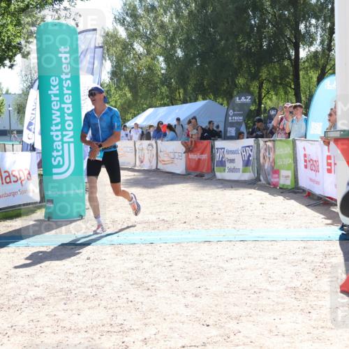 07.09.2025 - 19. Norderstedt Triathlon Zöllner http://msf.ph/oto/8784486 07.09.2025 15:20:58 Ziel 880 meine-sportfotos.de