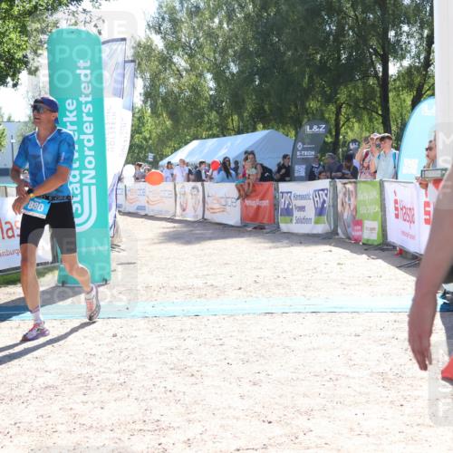 07.09.2025 - 19. Norderstedt Triathlon Zöllner http://msf.ph/oto/8784505 07.09.2025 15:20:59 Ziel 880 meine-sportfotos.de