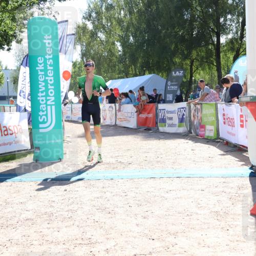 07.09.2025 - 19. Norderstedt Triathlon Zöllner http://msf.ph/oto/8784520 07.09.2025 15:21:49 Ziel 979, 1014 meine-sportfotos.de
