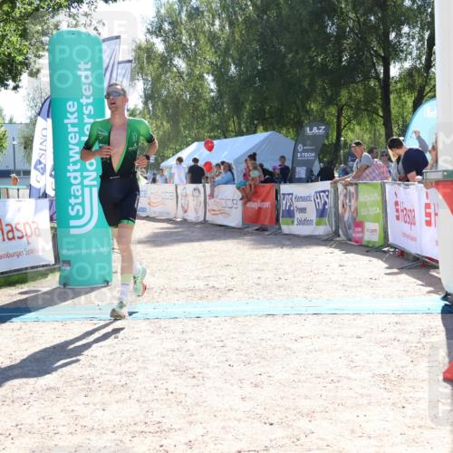 07.09.2025 - 19. Norderstedt Triathlon Zöllner http://msf.ph/oto/8784528 07.09.2025 15:21:49 Ziel 979, 1014 meine-sportfotos.de