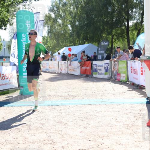 07.09.2025 - 19. Norderstedt Triathlon Zöllner http://msf.ph/oto/8784532 07.09.2025 15:21:49 Ziel 979, 1014 meine-sportfotos.de