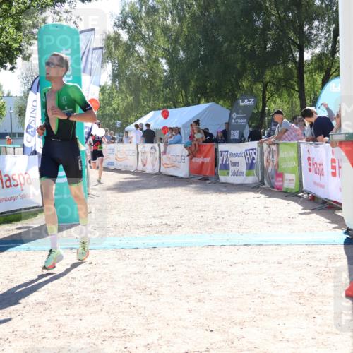 07.09.2025 - 19. Norderstedt Triathlon Zöllner http://msf.ph/oto/8784534 07.09.2025 15:21:49 Ziel 979, 1014 meine-sportfotos.de