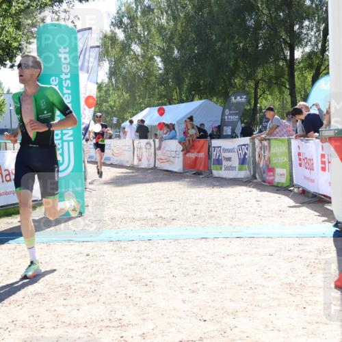 07.09.2025 - 19. Norderstedt Triathlon Zöllner http://msf.ph/oto/8784540 07.09.2025 15:21:50 Ziel 979, 1014 meine-sportfotos.de