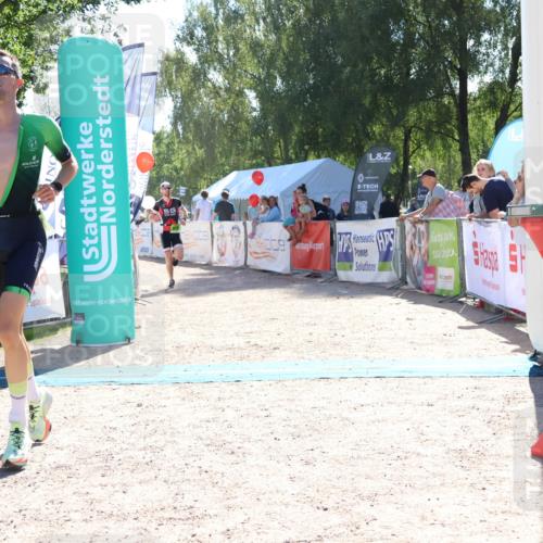 07.09.2025 - 19. Norderstedt Triathlon Zöllner http://msf.ph/oto/8784541 07.09.2025 15:21:50 Ziel 979, 1014 meine-sportfotos.de