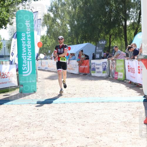 07.09.2025 - 19. Norderstedt Triathlon Zöllner http://msf.ph/oto/8784554 07.09.2025 15:21:52 Ziel 979, 1014 meine-sportfotos.de