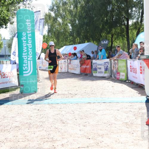 07.09.2025 - 19. Norderstedt Triathlon Zöllner http://msf.ph/oto/8784563 07.09.2025 15:22:09 Ziel 1001 meine-sportfotos.de