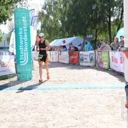 07.09.2025 - 19. Norderstedt Triathlon Zöllner http://msf.ph/oto/8784569 07.09.2025 15:22:09 Ziel 1001 meine-sportfotos.de