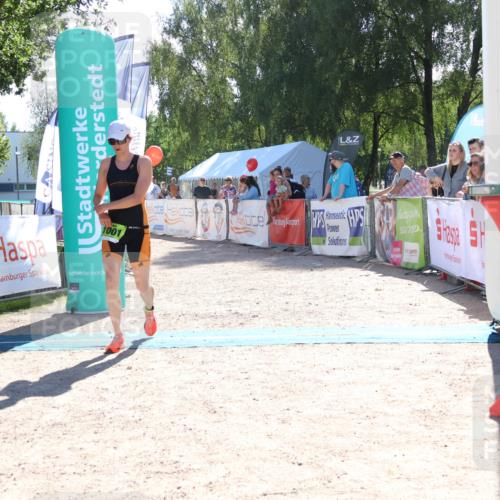07.09.2025 - 19. Norderstedt Triathlon Zöllner http://msf.ph/oto/8784583 07.09.2025 15:22:10 Ziel 1001 meine-sportfotos.de