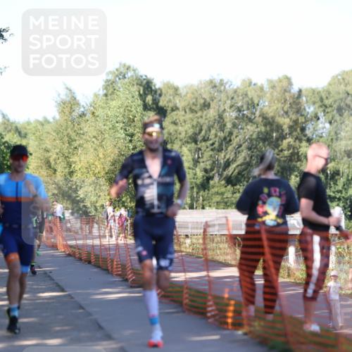 07.09.2025 - 19. Norderstedt Triathlon Michael Strokosch http://msf.ph/oto/8784654 07.09.2025 16:14:37 Laufen 425, 527, 528, 938, 1073, 1433 meine-sportfotos.de