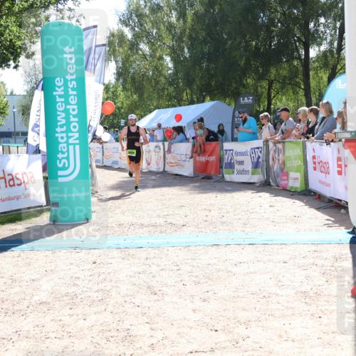 07.09.2025 - 19. Norderstedt Triathlon Zöllner http://msf.ph/oto/8784662 07.09.2025 15:23:08 Ziel 999, 1016 meine-sportfotos.de