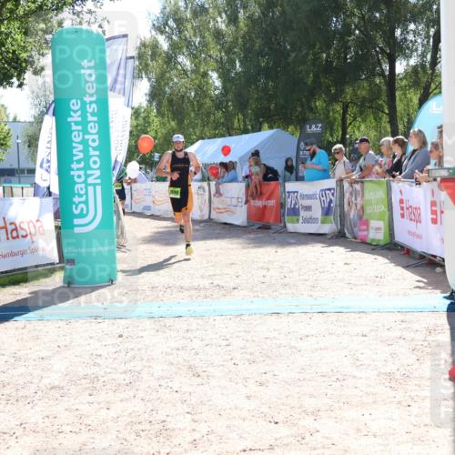 07.09.2025 - 19. Norderstedt Triathlon Zöllner http://msf.ph/oto/8784668 07.09.2025 15:23:08 Ziel 999, 1016 meine-sportfotos.de