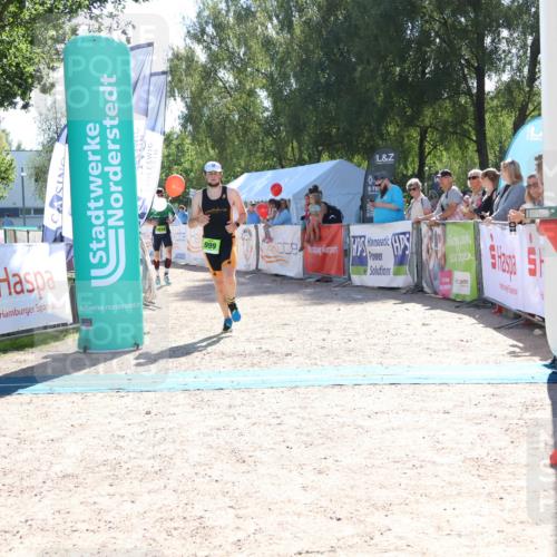 07.09.2025 - 19. Norderstedt Triathlon Zöllner http://msf.ph/oto/8784672 07.09.2025 15:23:09 Ziel 999, 1016 meine-sportfotos.de