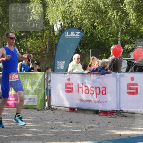 07.09.2025 - 19. Norderstedt Triathlon Zöllner http://msf.ph/oto/8784693 07.09.2025 12:22:29 Ziel 1228 meine-sportfotos.de