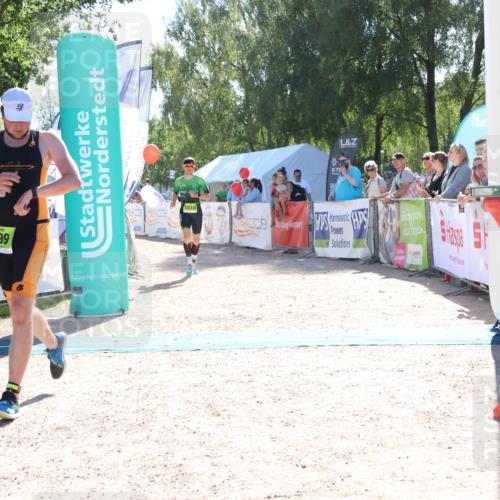 07.09.2025 - 19. Norderstedt Triathlon Zöllner http://msf.ph/oto/8784700 07.09.2025 15:23:11 Ziel 999, 1016 meine-sportfotos.de