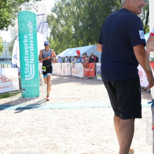 07.09.2025 - 19. Norderstedt Triathlon Zöllner http://msf.ph/oto/8784725 07.09.2025 15:24:02 Ziel 976, 988 meine-sportfotos.de