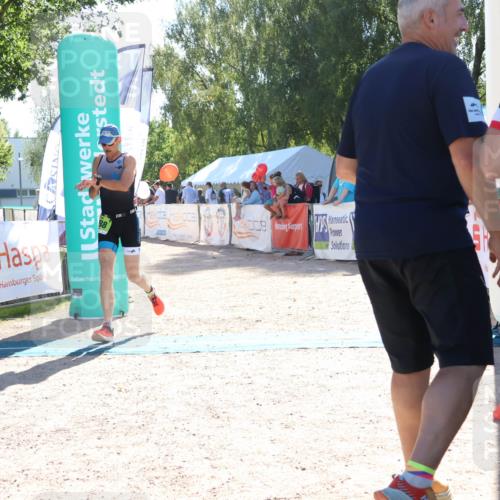 07.09.2025 - 19. Norderstedt Triathlon Zöllner http://msf.ph/oto/8784734 07.09.2025 15:24:03 Ziel 976, 988 meine-sportfotos.de