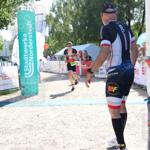 07.09.2025 - 19. Norderstedt Triathlon Zöllner http://msf.ph/oto/8784763 07.09.2025 15:24:24 Ziel 978 meine-sportfotos.de