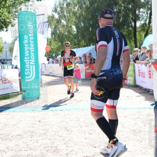 07.09.2025 - 19. Norderstedt Triathlon Zöllner http://msf.ph/oto/8784768 07.09.2025 15:24:25 Ziel 978 meine-sportfotos.de