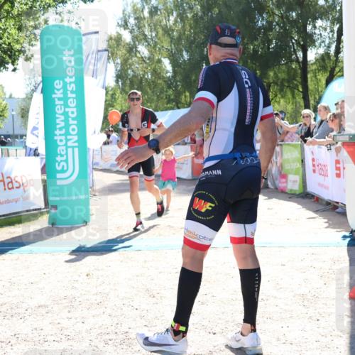 07.09.2025 - 19. Norderstedt Triathlon Zöllner http://msf.ph/oto/8784771 07.09.2025 15:24:25 Ziel 978 meine-sportfotos.de