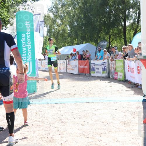 07.09.2025 - 19. Norderstedt Triathlon Zöllner http://msf.ph/oto/8784786 07.09.2025 15:24:31 Ziel 978, 1469 meine-sportfotos.de