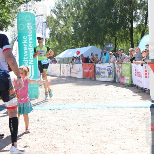 07.09.2025 - 19. Norderstedt Triathlon Zöllner http://msf.ph/oto/8784791 07.09.2025 15:24:32 Ziel 978, 1469 meine-sportfotos.de
