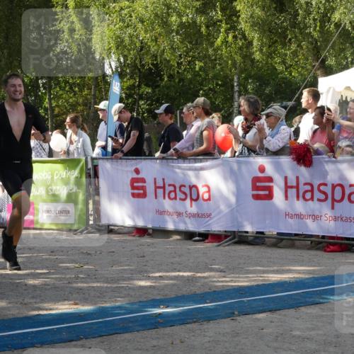 07.09.2025 - 19. Norderstedt Triathlon Zöllner http://msf.ph/oto/8785042 07.09.2025 12:33:41 Ziel 801, 1223 meine-sportfotos.de