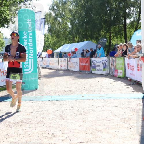 07.09.2025 - 19. Norderstedt Triathlon Zöllner http://msf.ph/oto/8785047 07.09.2025 15:26:20 Ziel 981 meine-sportfotos.de