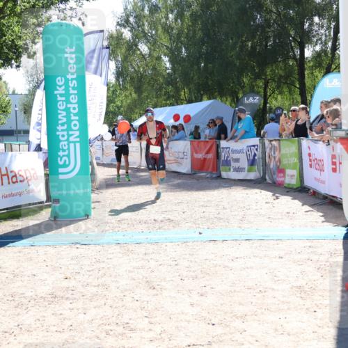 07.09.2025 - 19. Norderstedt Triathlon Zöllner http://msf.ph/oto/8785050 07.09.2025 15:26:49 Ziel 958, 964 meine-sportfotos.de