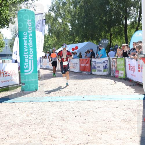 07.09.2025 - 19. Norderstedt Triathlon Zöllner http://msf.ph/oto/8785053 07.09.2025 15:26:49 Ziel 958, 964 meine-sportfotos.de