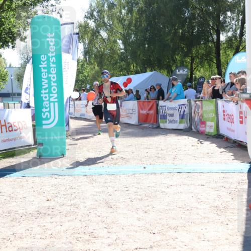 07.09.2025 - 19. Norderstedt Triathlon Zöllner http://msf.ph/oto/8785055 07.09.2025 15:26:49 Ziel 958, 964 meine-sportfotos.de