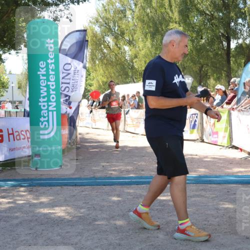 07.09.2025 - 19. Norderstedt Triathlon Zöllner http://msf.ph/oto/8785057 07.09.2025 13:13:36 Ziel 701 meine-sportfotos.de