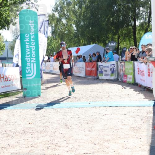 07.09.2025 - 19. Norderstedt Triathlon Zöllner http://msf.ph/oto/8785060 07.09.2025 15:26:50 Ziel 958, 964 meine-sportfotos.de