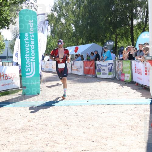 07.09.2025 - 19. Norderstedt Triathlon Zöllner http://msf.ph/oto/8785063 07.09.2025 15:26:50 Ziel 958, 964 meine-sportfotos.de