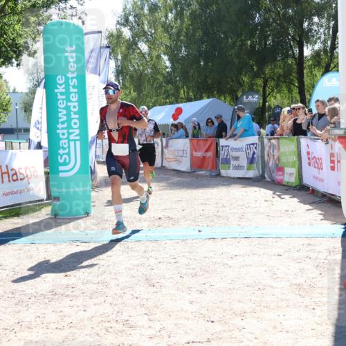 07.09.2025 - 19. Norderstedt Triathlon Zöllner http://msf.ph/oto/8785068 07.09.2025 15:26:50 Ziel 958, 964 meine-sportfotos.de