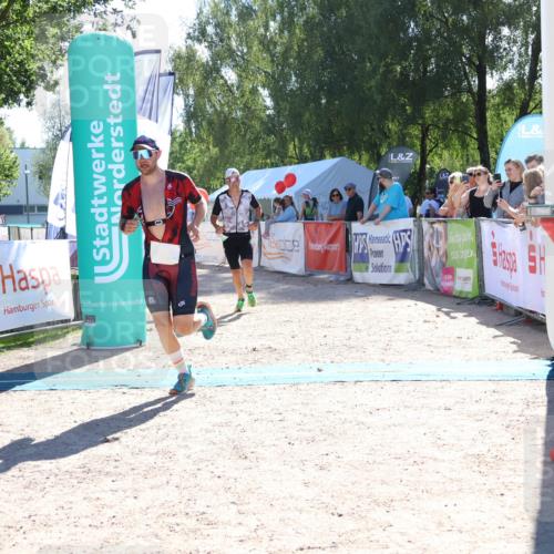 07.09.2025 - 19. Norderstedt Triathlon Zöllner http://msf.ph/oto/8785070 07.09.2025 15:26:50 Ziel 958, 964 meine-sportfotos.de