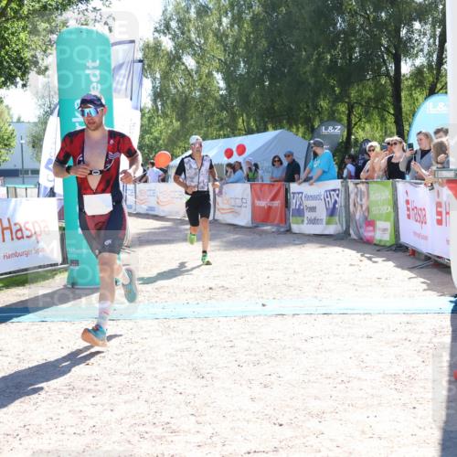 07.09.2025 - 19. Norderstedt Triathlon Zöllner http://msf.ph/oto/8785073 07.09.2025 15:26:51 Ziel 958, 964 meine-sportfotos.de