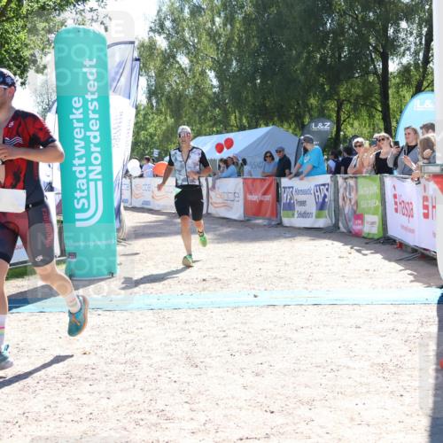 07.09.2025 - 19. Norderstedt Triathlon Zöllner http://msf.ph/oto/8785077 07.09.2025 15:26:51 Ziel 958, 964 meine-sportfotos.de