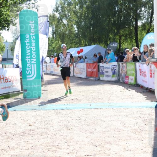 07.09.2025 - 19. Norderstedt Triathlon Zöllner http://msf.ph/oto/8785079 07.09.2025 15:26:51 Ziel 958, 964 meine-sportfotos.de