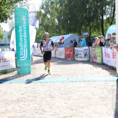 07.09.2025 - 19. Norderstedt Triathlon Zöllner http://msf.ph/oto/8785082 07.09.2025 15:26:51 Ziel 958, 964 meine-sportfotos.de