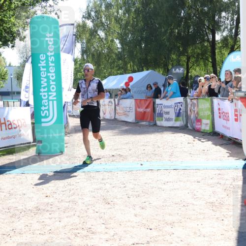 07.09.2025 - 19. Norderstedt Triathlon Zöllner http://msf.ph/oto/8785087 07.09.2025 15:26:52 Ziel 958, 964 meine-sportfotos.de