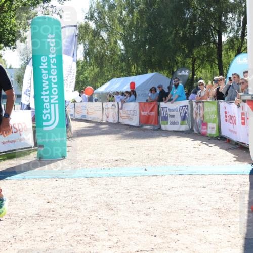 07.09.2025 - 19. Norderstedt Triathlon Zöllner http://msf.ph/oto/8785100 07.09.2025 15:26:53 Ziel 958, 964 meine-sportfotos.de