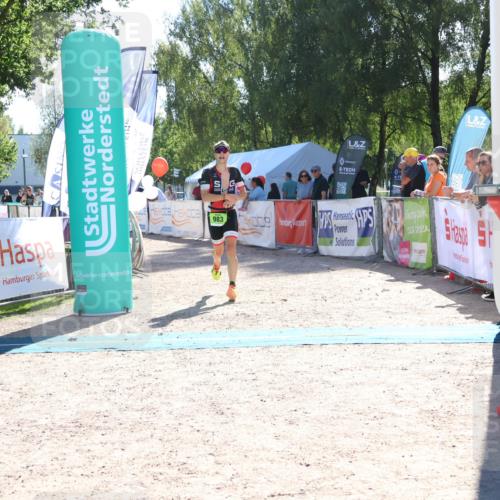 07.09.2025 - 19. Norderstedt Triathlon Zöllner http://msf.ph/oto/8785143 07.09.2025 15:28:29 Ziel 983 meine-sportfotos.de