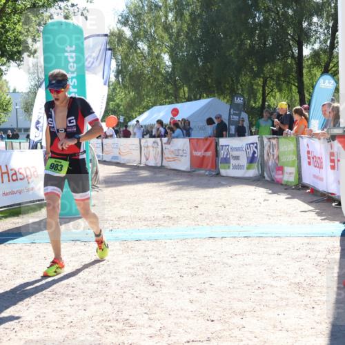 07.09.2025 - 19. Norderstedt Triathlon Zöllner http://msf.ph/oto/8785171 07.09.2025 15:28:31 Ziel 983, 993 meine-sportfotos.de