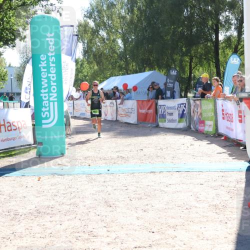 07.09.2025 - 19. Norderstedt Triathlon Zöllner http://msf.ph/oto/8785177 07.09.2025 15:28:34 Ziel 983, 993 meine-sportfotos.de