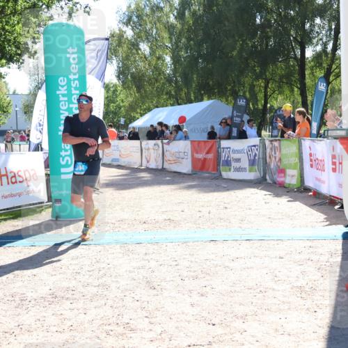07.09.2025 - 19. Norderstedt Triathlon Zöllner http://msf.ph/oto/8785260 07.09.2025 15:29:22 Ziel 394, 990 meine-sportfotos.de
