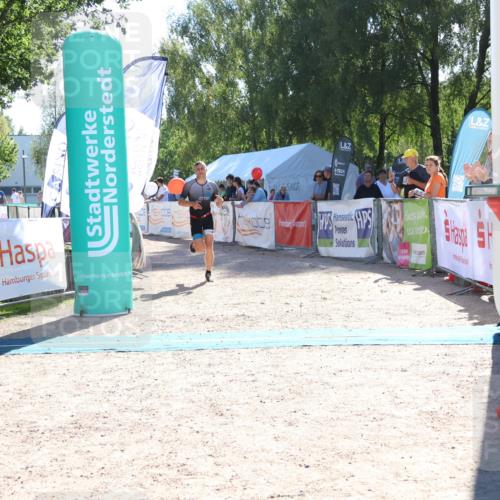 07.09.2025 - 19. Norderstedt Triathlon Zöllner http://msf.ph/oto/8785286 07.09.2025 15:29:24 Ziel 394, 990 meine-sportfotos.de