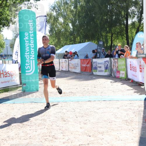 07.09.2025 - 19. Norderstedt Triathlon Zöllner http://msf.ph/oto/8785306 07.09.2025 15:29:26 Ziel 394, 990, 991 meine-sportfotos.de
