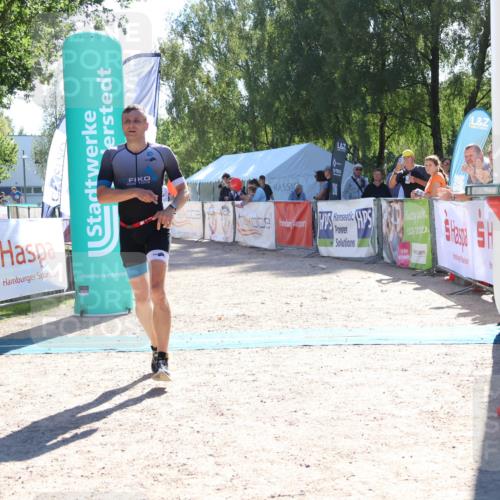 07.09.2025 - 19. Norderstedt Triathlon Zöllner http://msf.ph/oto/8785308 07.09.2025 15:29:26 Ziel 394, 990, 991 meine-sportfotos.de