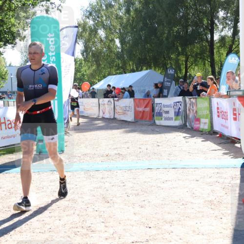 07.09.2025 - 19. Norderstedt Triathlon Zöllner http://msf.ph/oto/8785317 07.09.2025 15:29:27 Ziel 394, 990, 991 meine-sportfotos.de