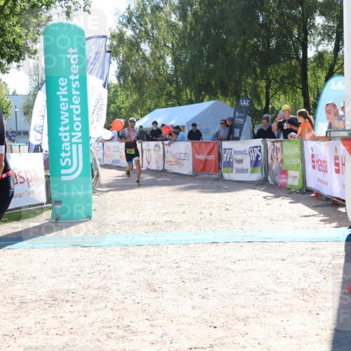 07.09.2025 - 19. Norderstedt Triathlon Zöllner http://msf.ph/oto/8785319 07.09.2025 15:29:28 Ziel 394, 990, 991 meine-sportfotos.de